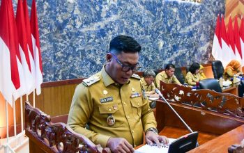 Lom Lom Suwondo Sampaikan Penjelasan Bupati Atas Ranperda Pertanggungjawaban APBD 2025