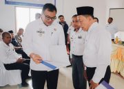 Asri Ludin Aktifkan Kembali Kades Rugemuk, Berhentikan Kades Timbang Deli